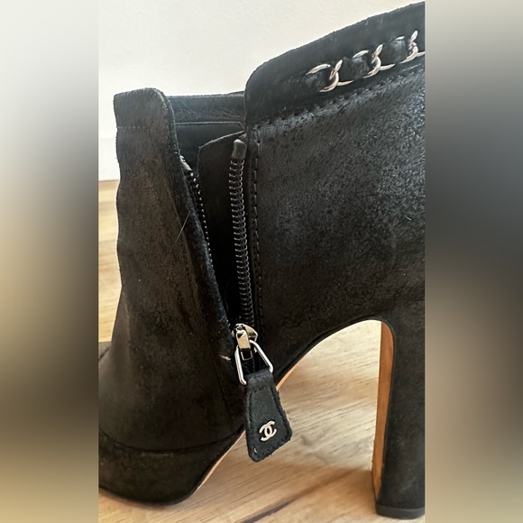 Chanel suede ankle boots - Picture 7 of 11